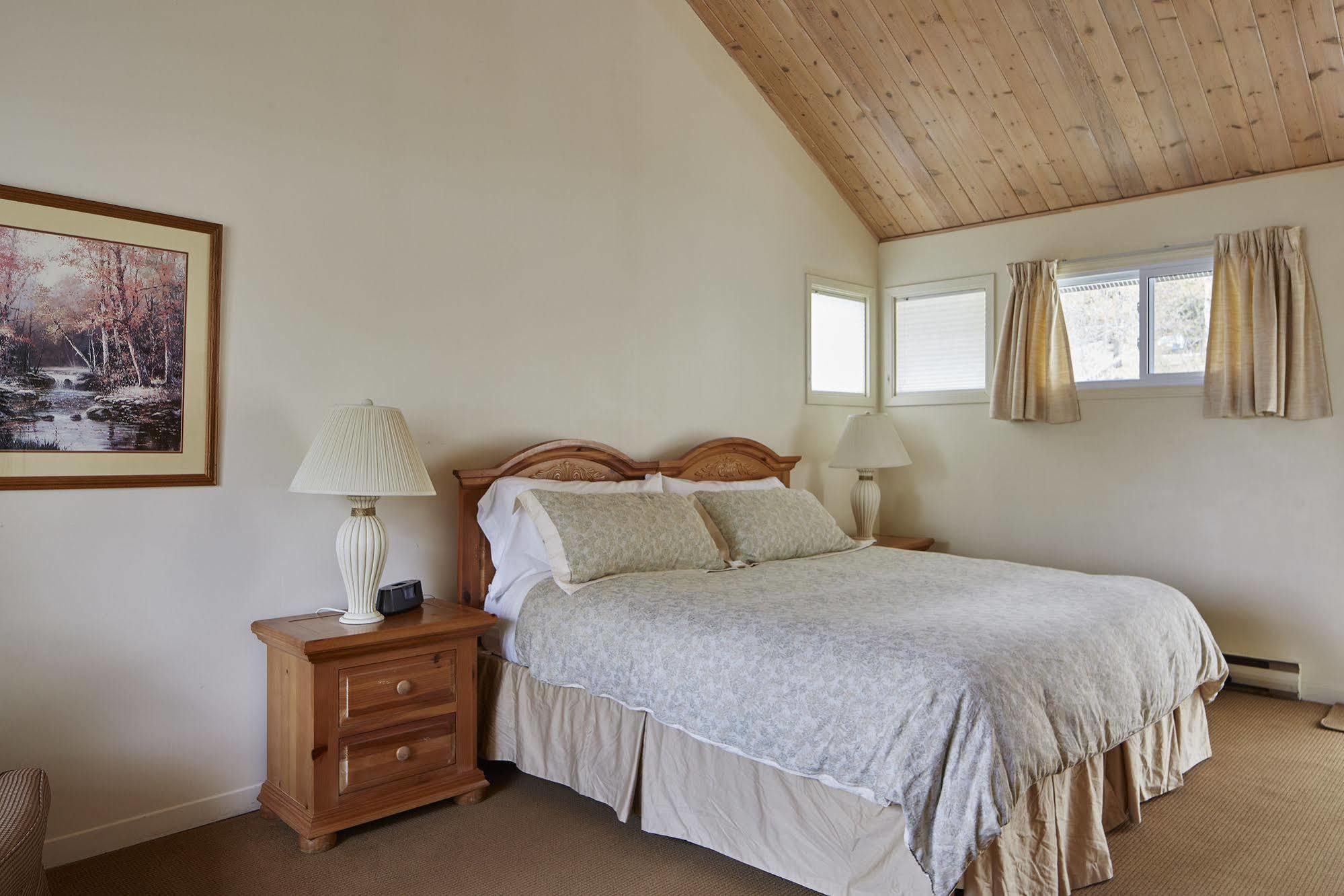 Sir Sam'S Inn & Spa (Adults Only) Haliburton Exterior foto